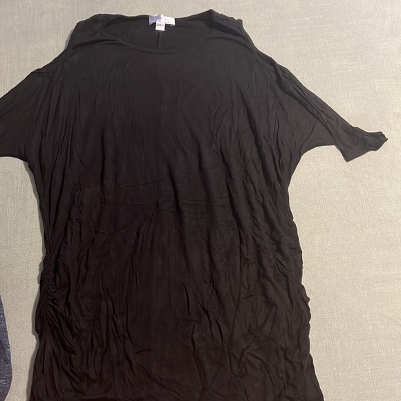 Maternity assortment of shirts! Perfect for fall and winter - Picture 2 of 7